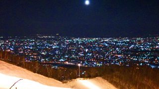 圧巻！札幌・藻岩山で100万ドルの夜景を滑る