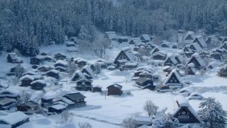 白川郷の美しい雪景色！冬だけの合掌造り集落の絶景